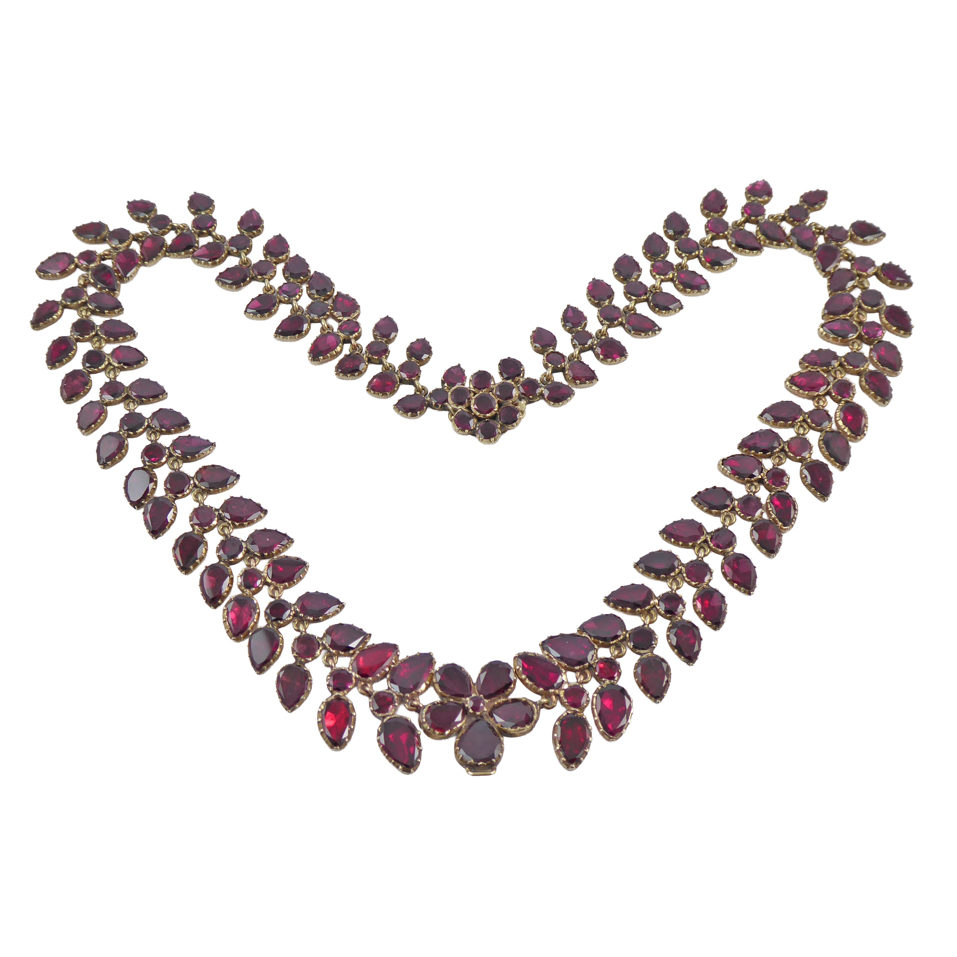 18th century graduated garnet and gold foliate link necklace, c.1780,